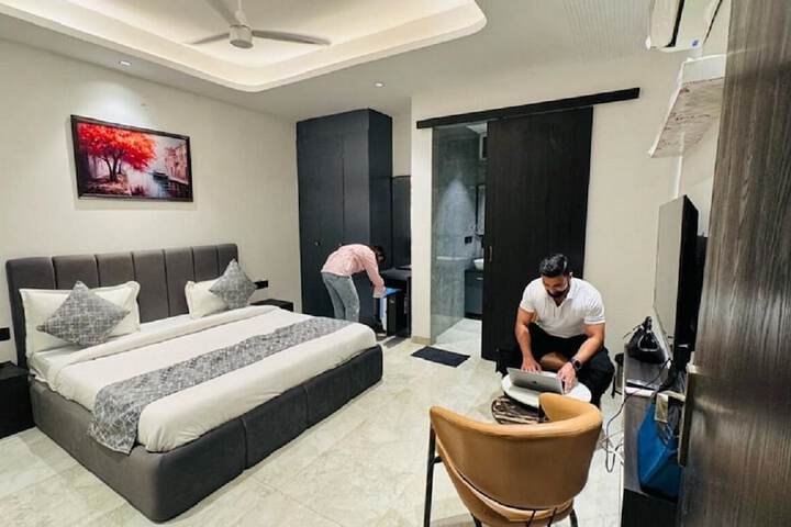 Room 16 of 32