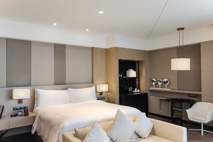 Room 27 of 126