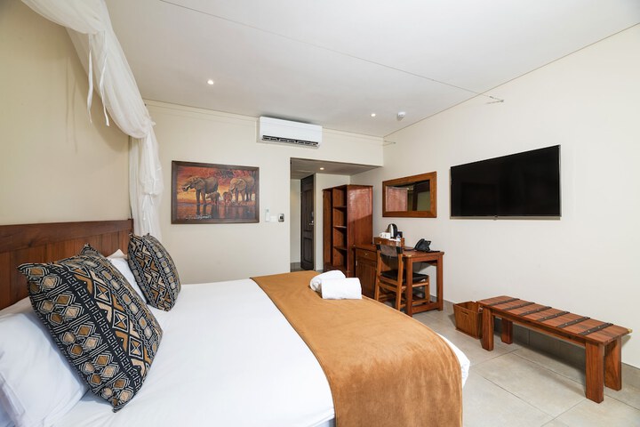 Room 3 of 68