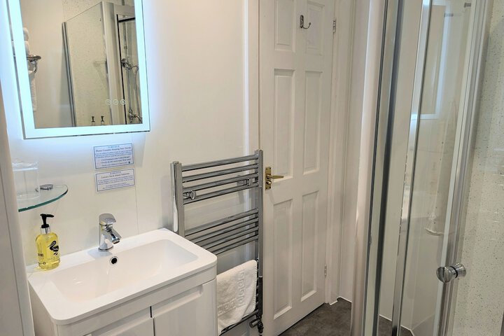 Room 73 of 122