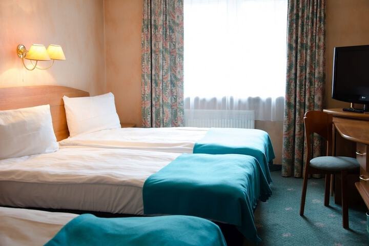 Room 9 of 27