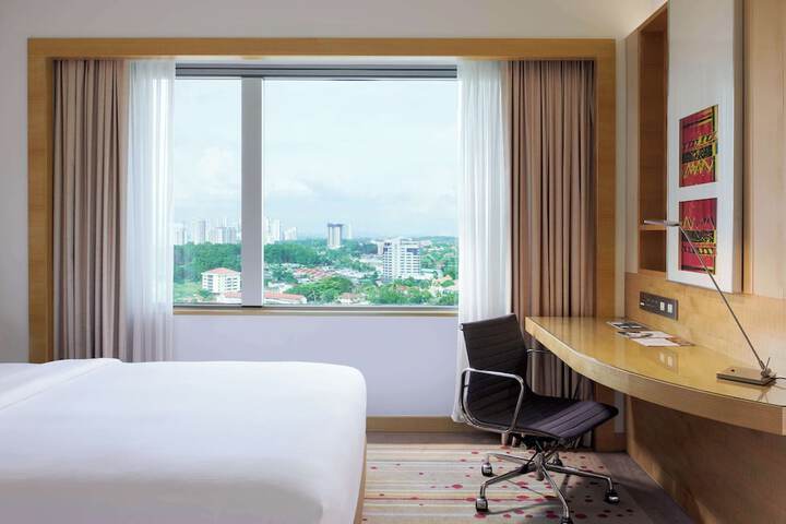 Room 37 of 100