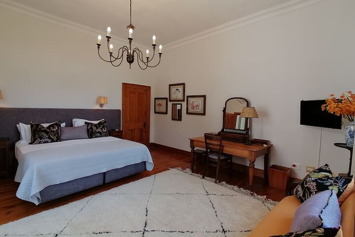 Room 5 of 92