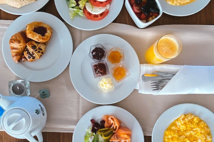 Breakfast/Coffee Service 26 of 31