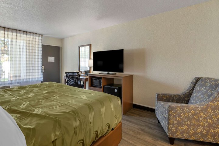 1 King Bed (14 of 15)