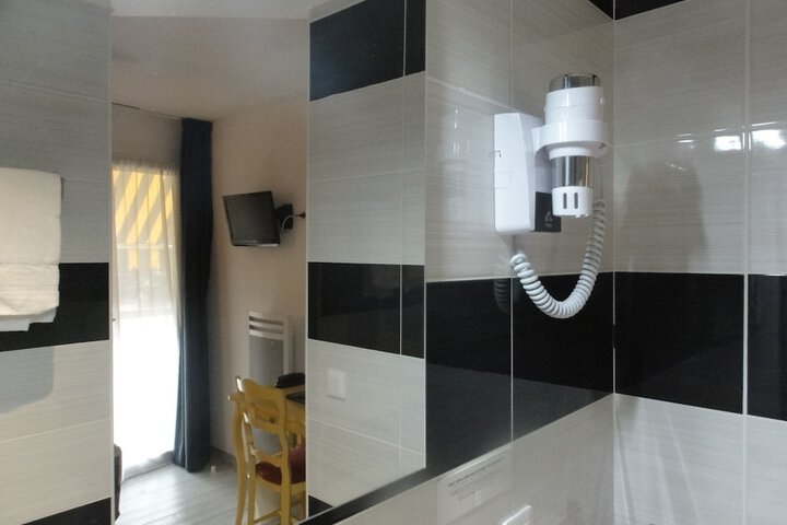 Room 26 of 70