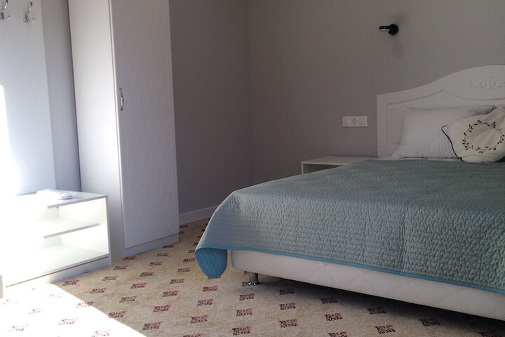 Room 7 of 30