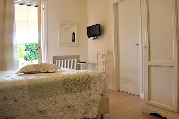 Room 16 of 60
