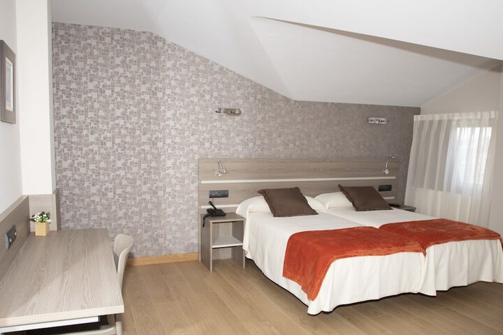 Room 14 of 38