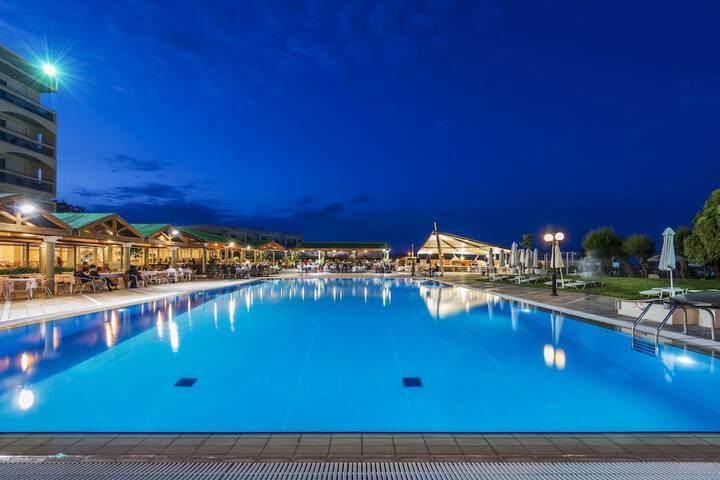 Pools & Facilities