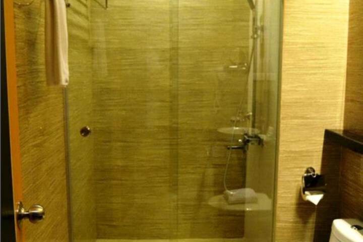 Room 35 of 62