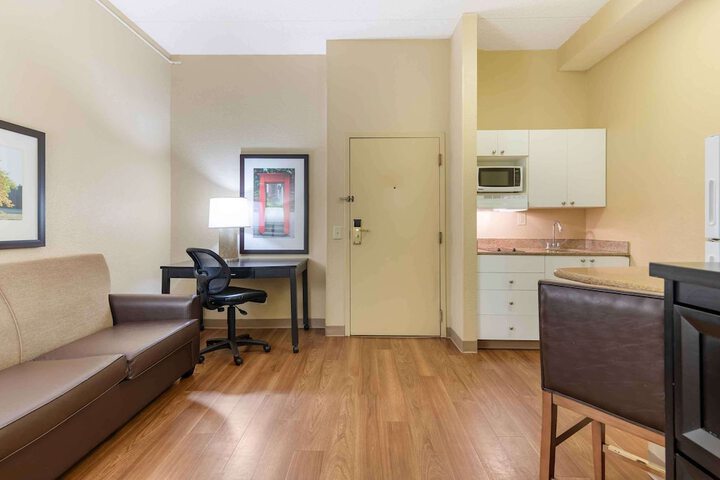 Deluxe Studio Double Bed Accessible (3 of 12)