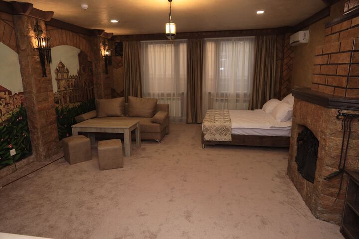 Room 21 of 32