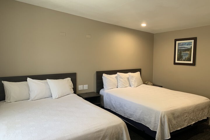 1 Queen Bed (4 of 27)