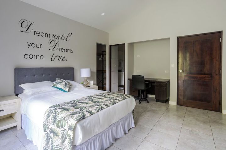 Room 4 of 40