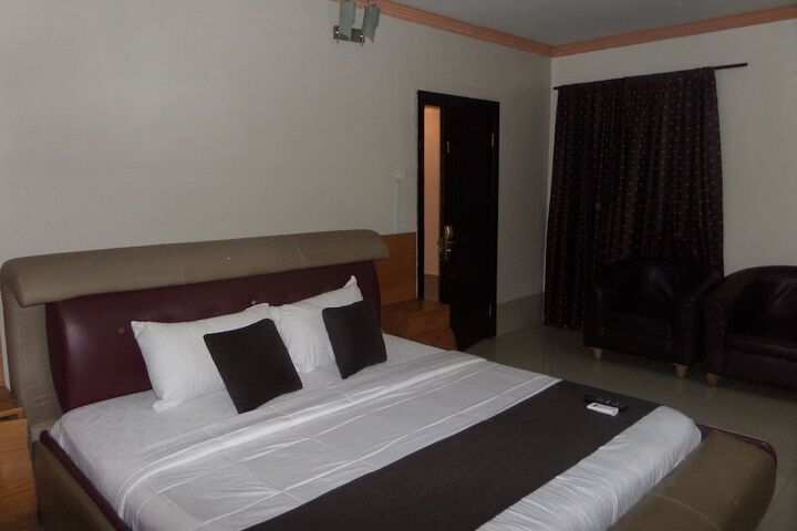 Room 3 of 16