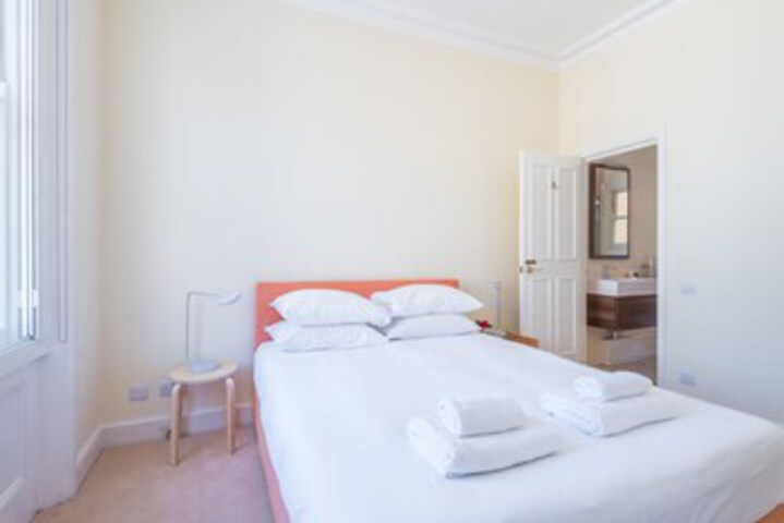 Room 32 of 34