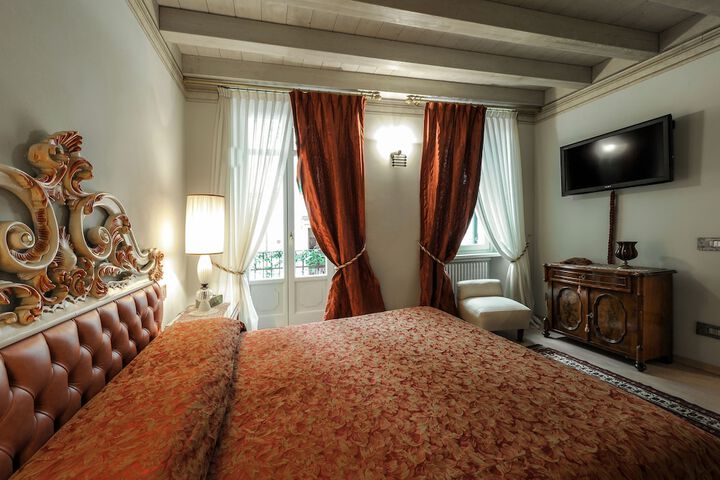 Room 6 of 44