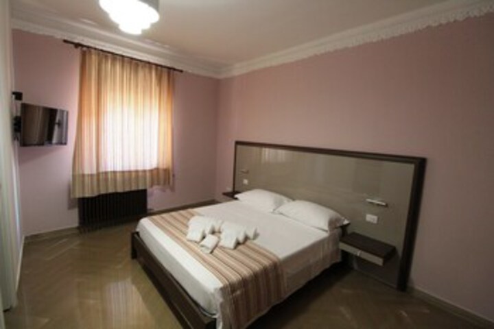 Room 8 of 17