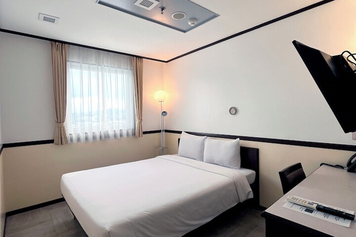 Room 18 of 49