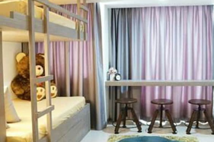 Room 6 of 90