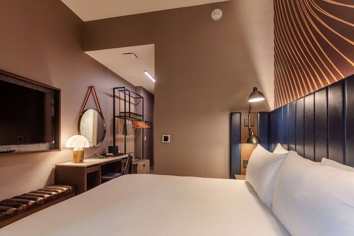 1 King Bed (14 of 48)
