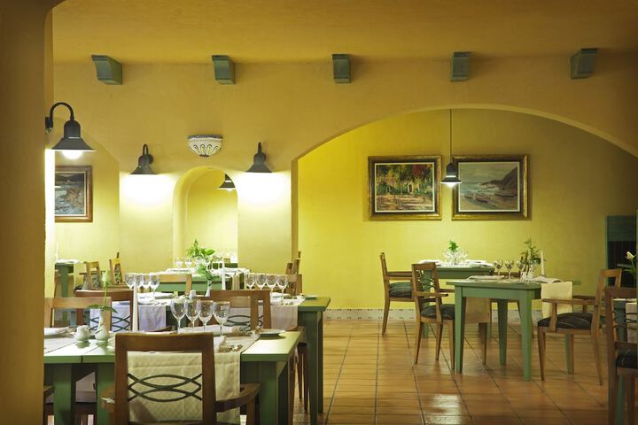 Dining 69 of 94