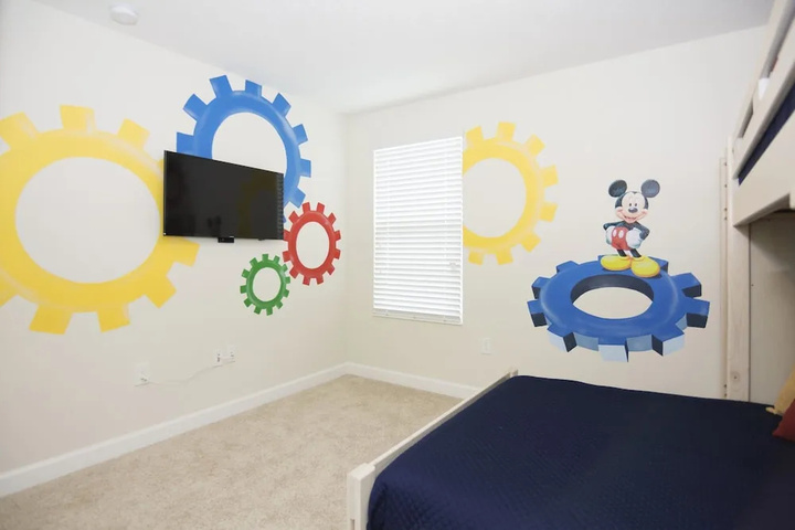 Room 11 of 30