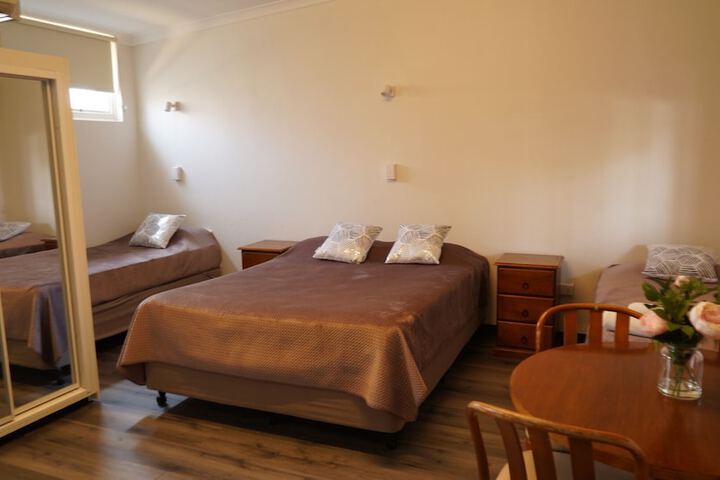 Room 4 of 34