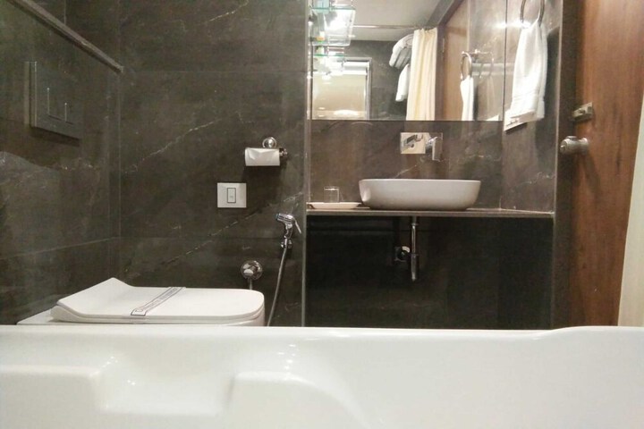 Room 16 of 30