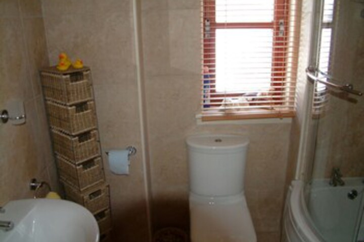Room 2 of 8