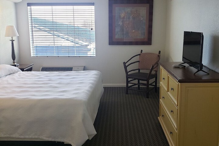 Room 4 of 24