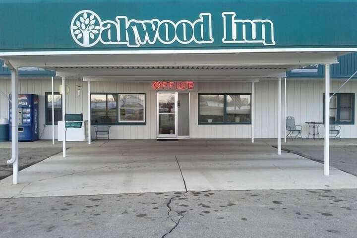 Oakwood Inn and RV Park in Rugby, ND