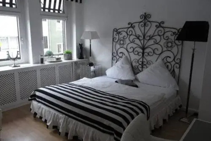 Room 9 of 17
