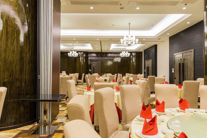Ballroom/Hall 50 of 60