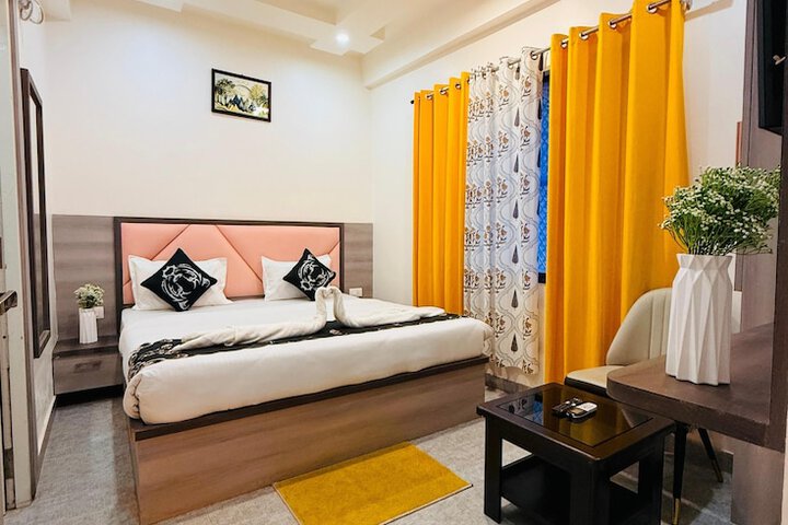 Room 6 of 19