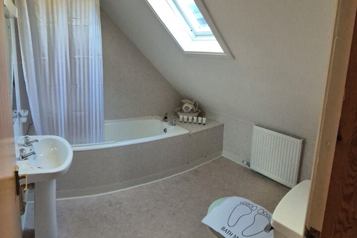 Room 28 of 33