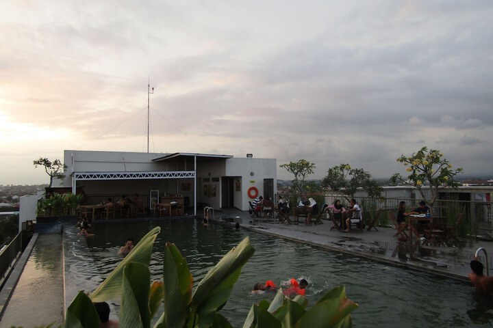 Hotel Pool