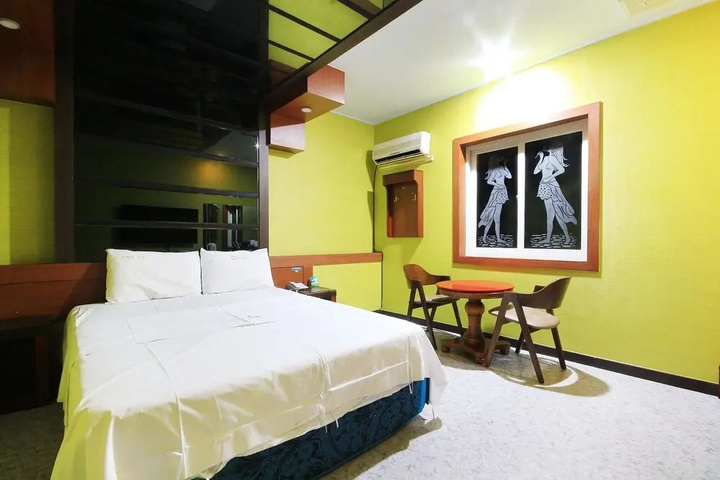 Room 17 of 26