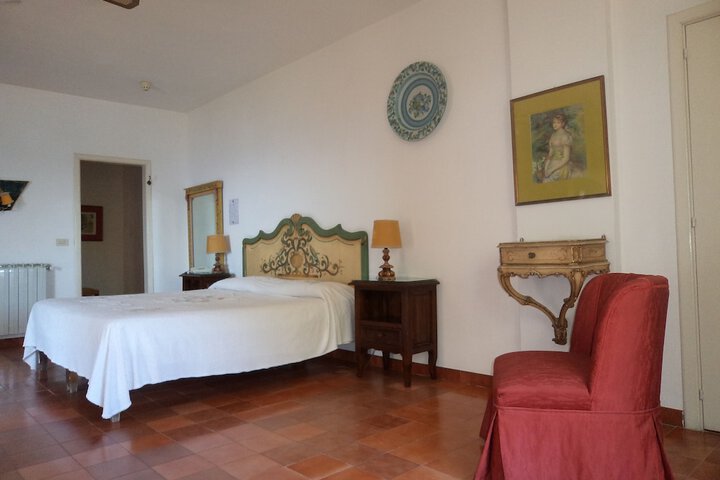 Room 8 of 42