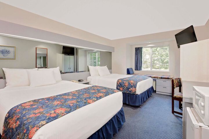 1 Queen Bed (9 of 22)