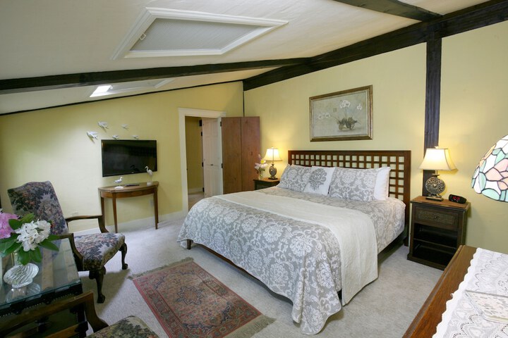 Room 6 of 32