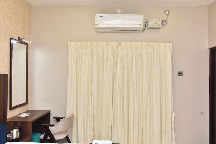 Room 12 of 16