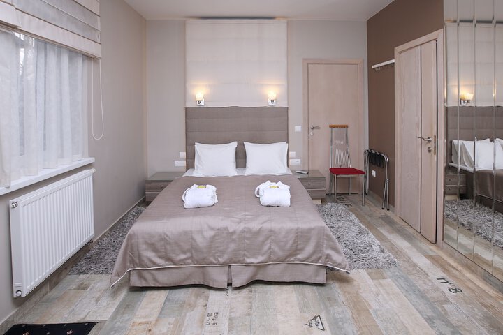 Room 5 of 46