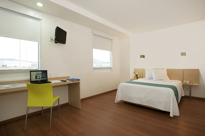 Room 6 of 32