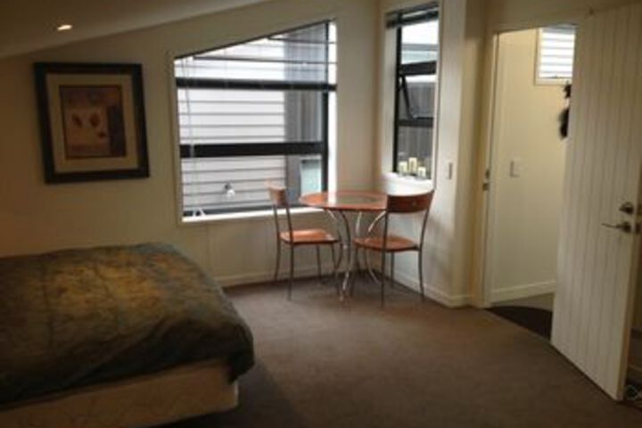 Room 11 of 18