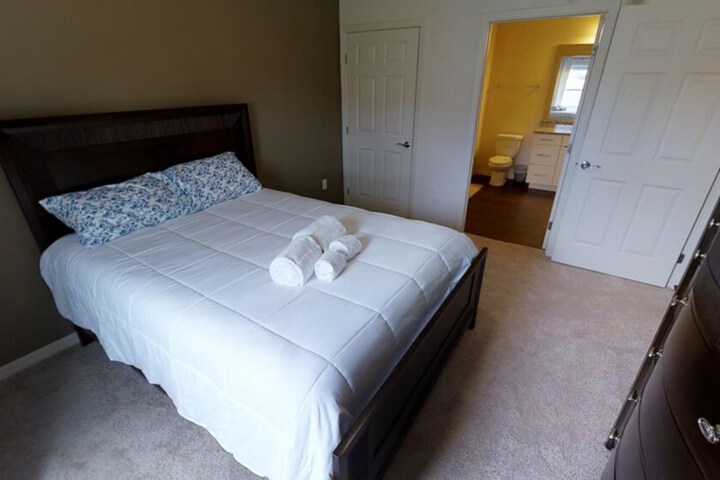 Room 7 of 18