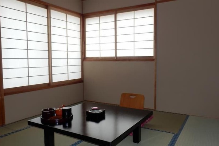 Room 13 of 40