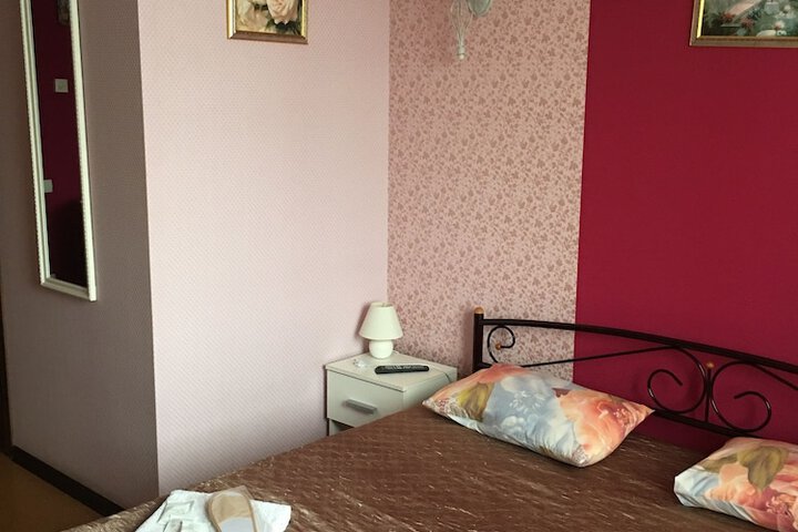 Room 5 of 68