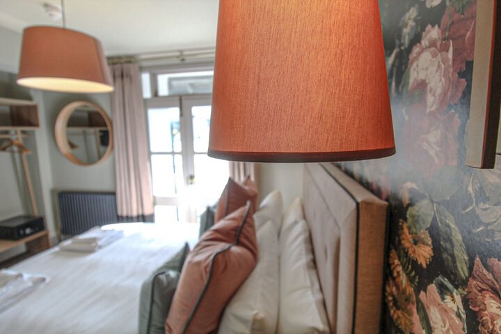 Room 17 of 136